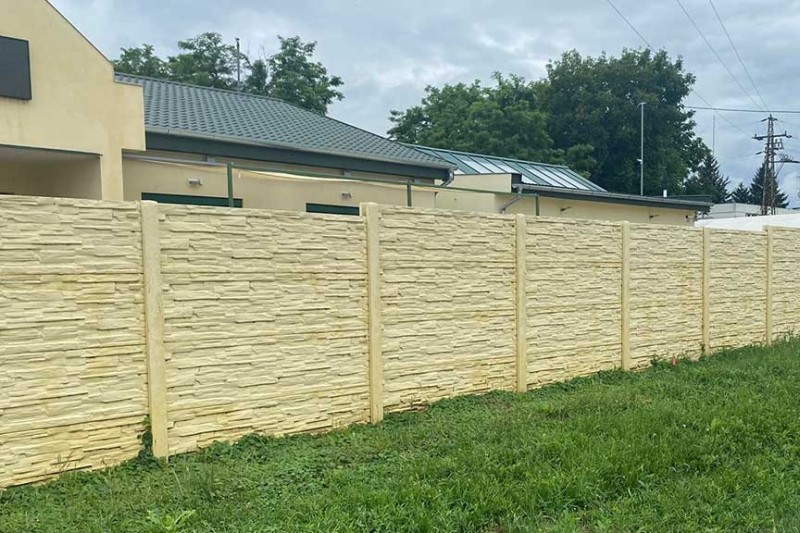 Fenntartásmentes betonkerítés: Az Ön otthonának tartós és esztétikus védelme
