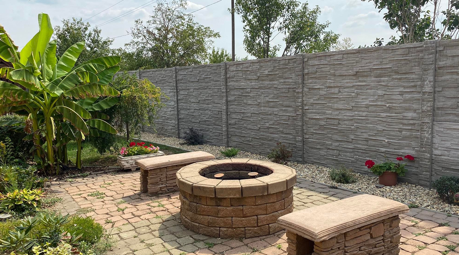 Betonkerítés: tartós és megfizethető